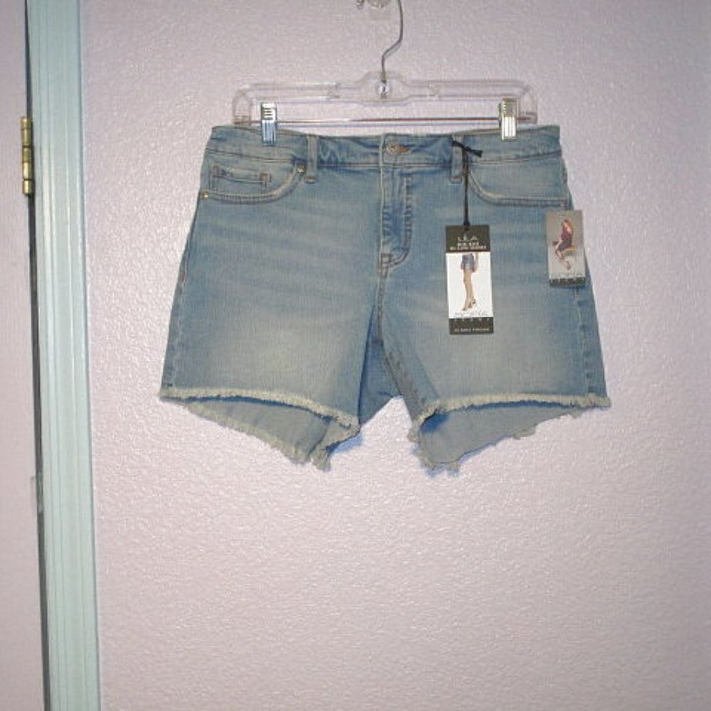 Sofia Vergara Jean Shorts 6 32 Cut Offs Stretch Denim Mid Rise Snow Dust NWT